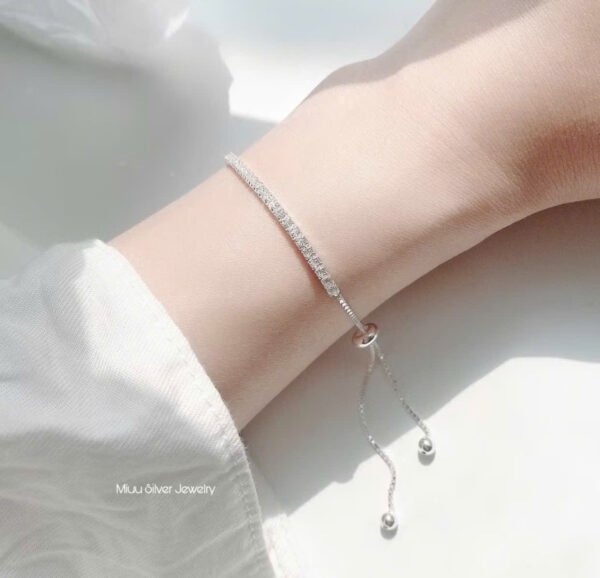 Vòng tay bạc đính đá