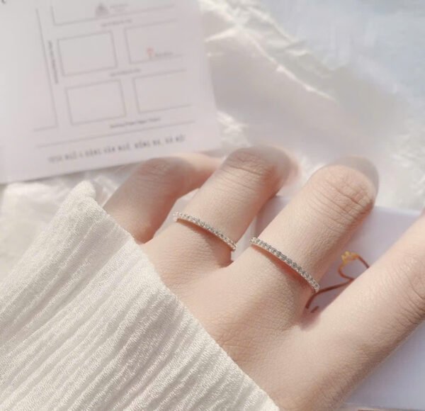 Nhẫn một hàng đá